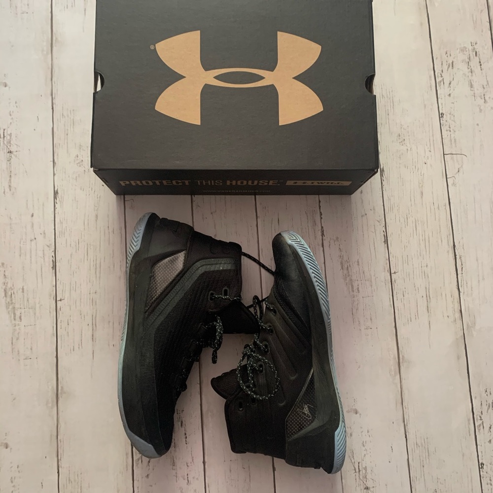 Shoes - Picture 3 of 6